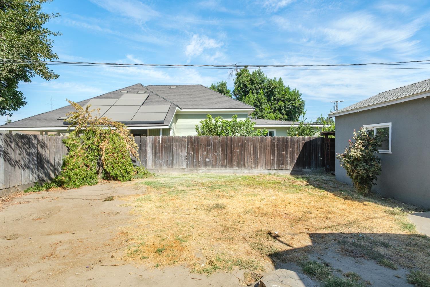 2043 11th Street Reedley, CA 93654 - Photo 21 of 21 a view of small yard in front of house