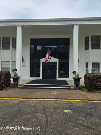 $1,500 | 5025 Wayneland Drive, Unit B12, Jackson, MS 39211