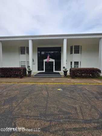 $1,500 | 5025 Wayneland Drive, Unit B12, Jackson, MS 39211