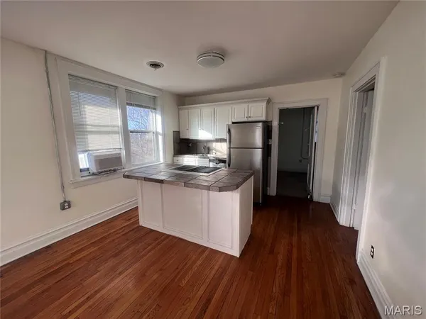 $1,400 | 7473 Wise Avenue, St. Louis, MO 63117
