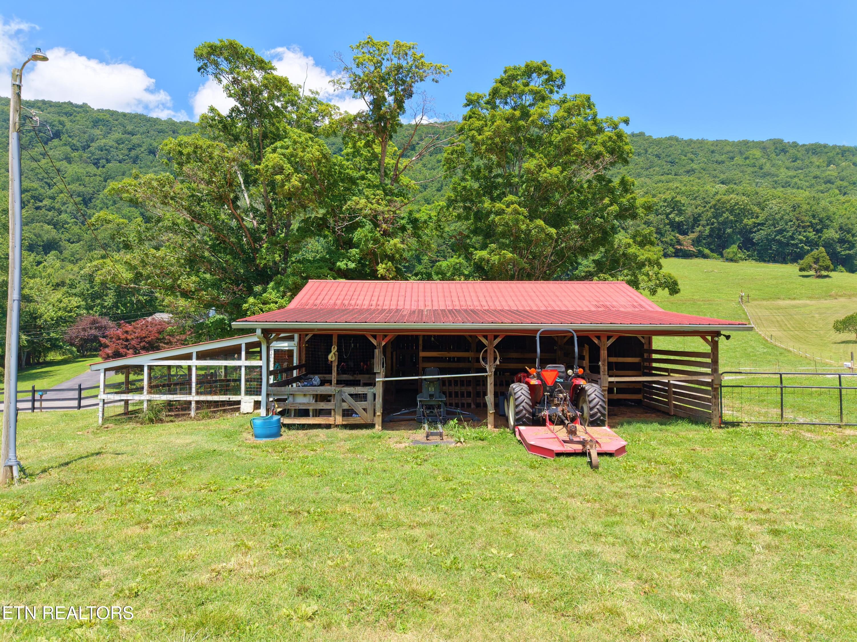 1319 Ideal Valley Road Spring City, TN 37381 - Photo 37 of 49 barn photos _1.25.1