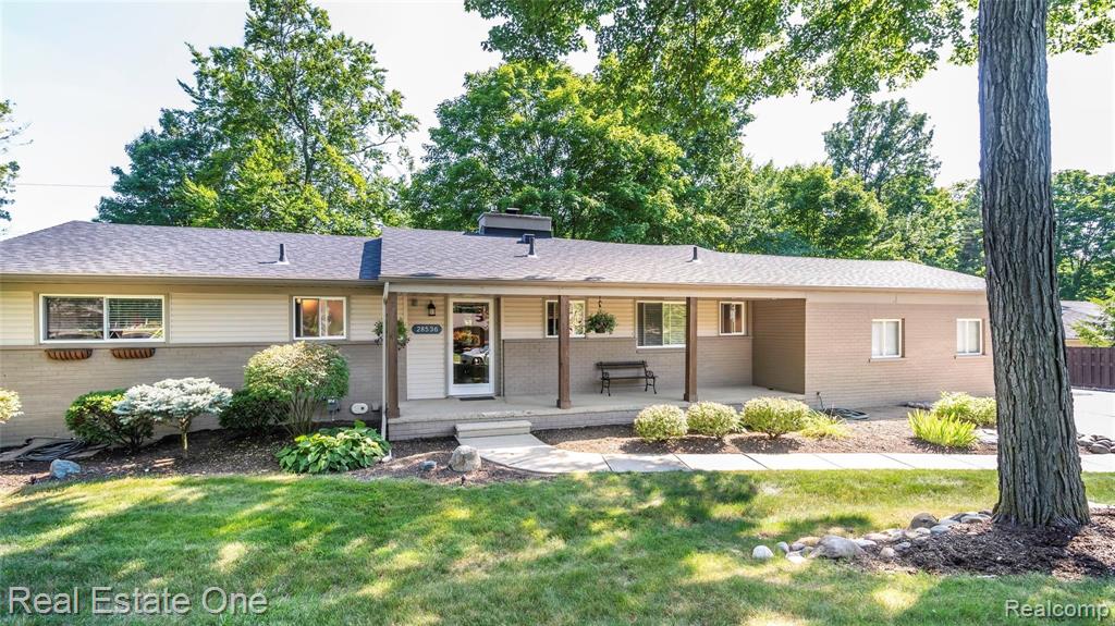 28536 Quail Hollow Road Farmington Hills, MI 48331 - Photo 1 of 48