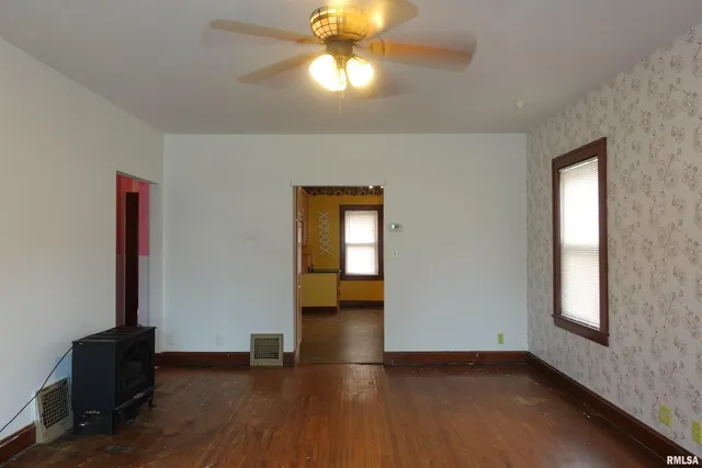 $125,000 | 559 Clark Street, Galesburg, IL 61401
