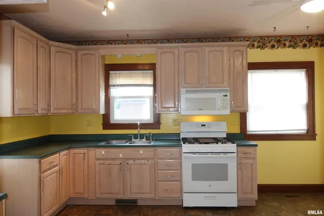 $125,000 | 559 Clark Street, Galesburg, IL 61401