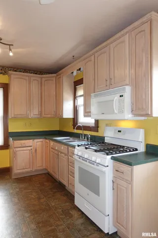 $125,000 | 559 Clark Street, Galesburg, IL 61401