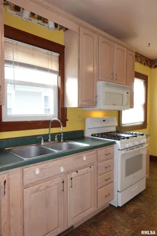 $125,000 | 559 Clark Street, Galesburg, IL 61401