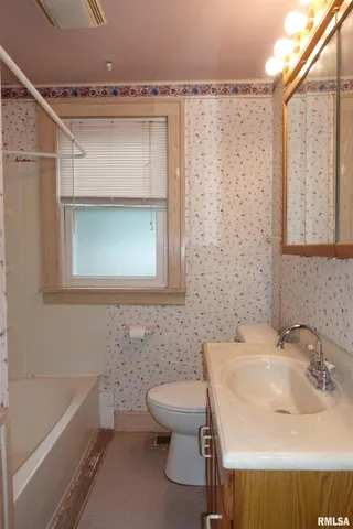 $125,000 | 559 Clark Street, Galesburg, IL 61401