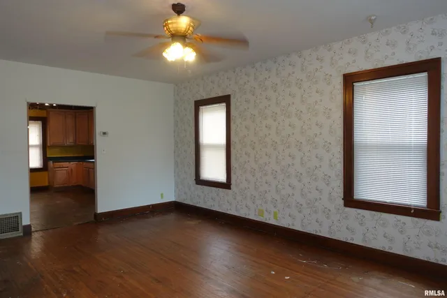 $125,000 | 559 Clark Street, Galesburg, IL 61401