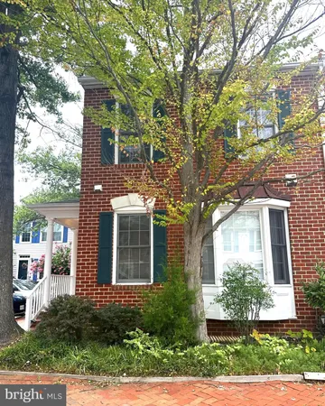 $3,950 | 2120 North Tazewell Court, Arlington, VA 22207
