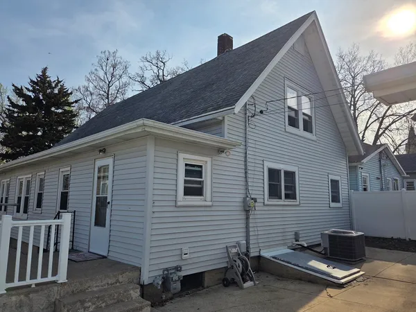 $143,500 | 124 East 4th Street, Spring Valley, IL 61362