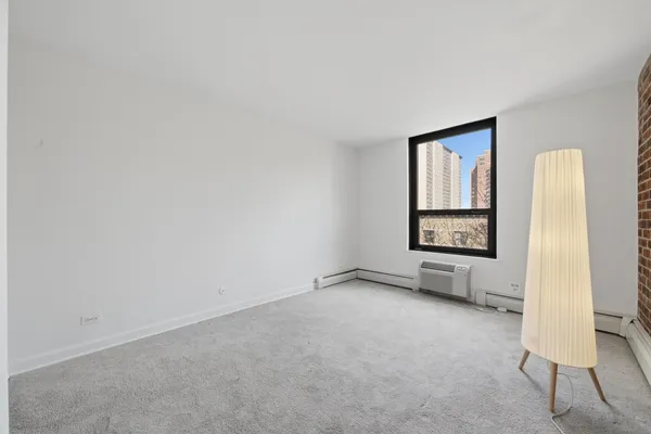 $264,900 | 3900 North Pine Grove Avenue, Unit 511, Chicago, IL 60613