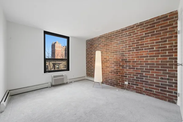 $264,900 | 3900 North Pine Grove Avenue, Unit 511, Chicago, IL 60613