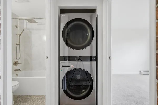 $264,900 | 3900 North Pine Grove Avenue, Unit 511, Chicago, IL 60613