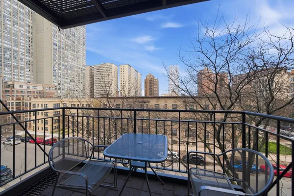 $264,900 | 3900 North Pine Grove Avenue, Unit 511, Chicago, IL 60613