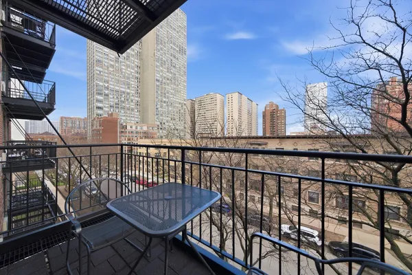 $264,900 | 3900 North Pine Grove Avenue, Unit 511, Chicago, IL 60613