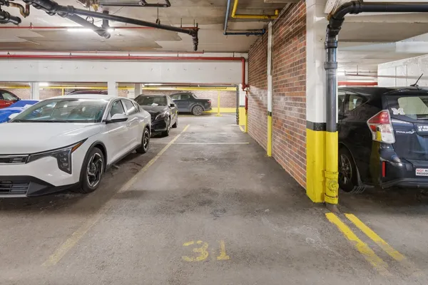 $264,900 | 3900 North Pine Grove Avenue, Unit 511, Chicago, IL 60613