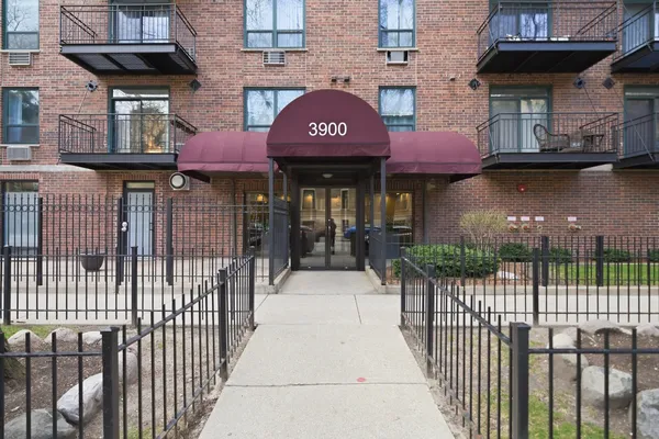 $264,900 | 3900 North Pine Grove Avenue, Unit 511, Chicago, IL 60613
