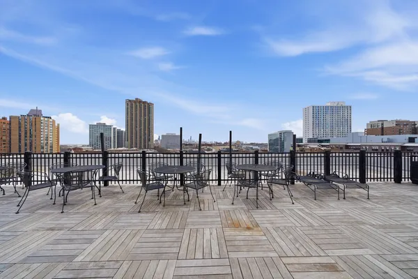 $264,900 | 3900 North Pine Grove Avenue, Unit 511, Chicago, IL 60613