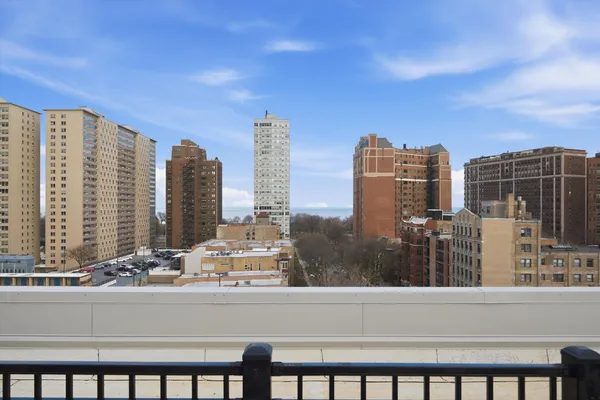 $264,900 | 3900 North Pine Grove Avenue, Unit 511, Chicago, IL 60613