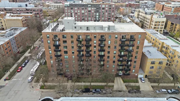 $264,900 | 3900 North Pine Grove Avenue, Unit 511, Chicago, IL 60613