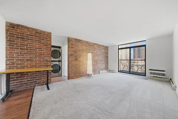 $264,900 | 3900 North Pine Grove Avenue, Unit 511, Chicago, IL 60613