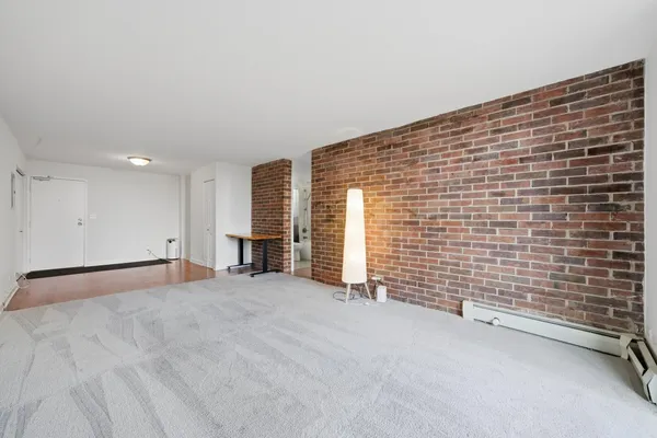 $264,900 | 3900 North Pine Grove Avenue, Unit 511, Chicago, IL 60613