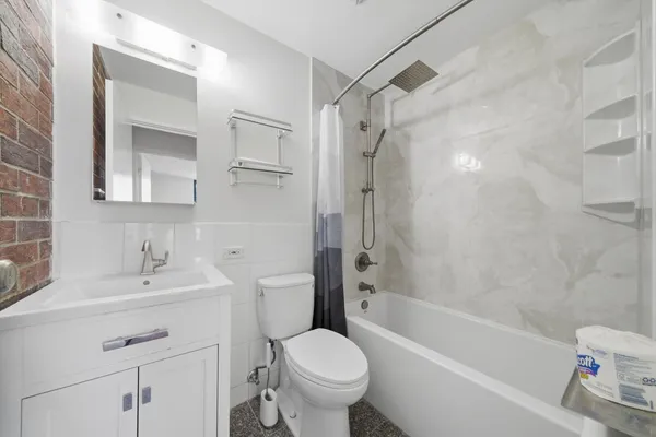 $264,900 | 3900 North Pine Grove Avenue, Unit 511, Chicago, IL 60613