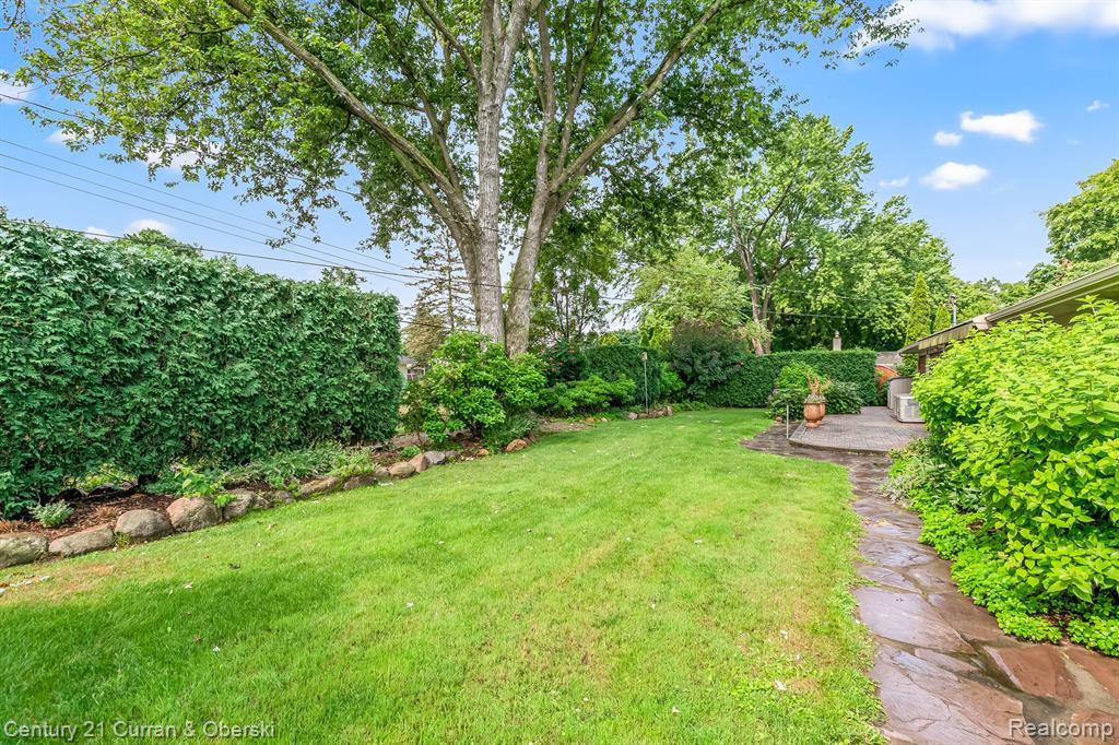 24012 Glen Ridge Court Novi, MI 48375 - Photo 26 of 27
