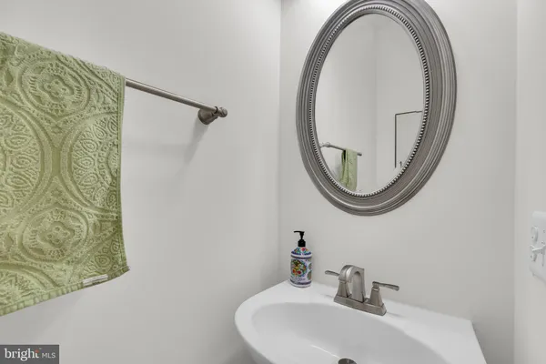 $749,900 | 43312 Ardmore Street, Ashburn, VA 20147