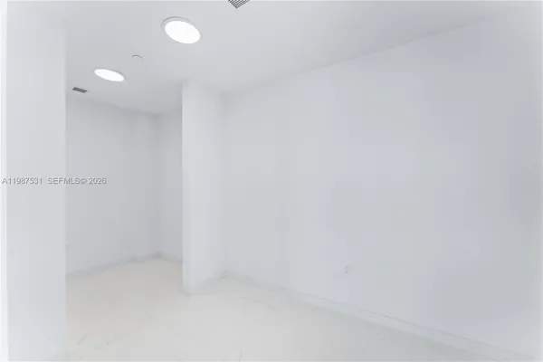 $25,000 | 300 Biscayne Blvd Way, Unit 5003, Miami, FL 33131