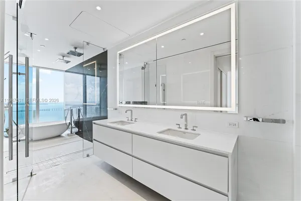 $25,000 | 300 Biscayne Blvd Way, Unit 5003, Miami, FL 33131