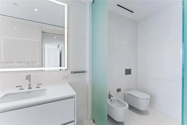 $25,000 | 300 Biscayne Blvd Way, Unit 5003, Miami, FL 33131