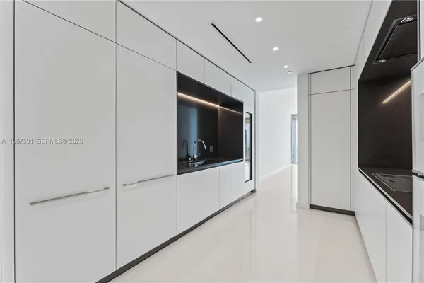 $25,000 | 300 Biscayne Blvd Way, Unit 5003, Miami, FL 33131