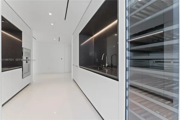 $25,000 | 300 Biscayne Blvd Way, Unit 5003, Miami, FL 33131