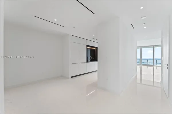 $25,000 | 300 Biscayne Blvd Way, Unit 5003, Miami, FL 33131