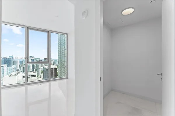 $25,000 | 300 Biscayne Blvd Way, Unit 5003, Miami, FL 33131