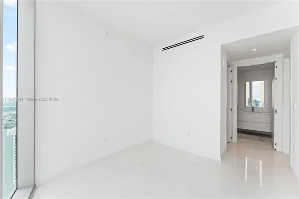 $25,000 | 300 Biscayne Blvd Way, Unit 5003, Miami, FL 33131