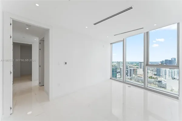 $25,000 | 300 Biscayne Blvd Way, Unit 5003, Miami, FL 33131