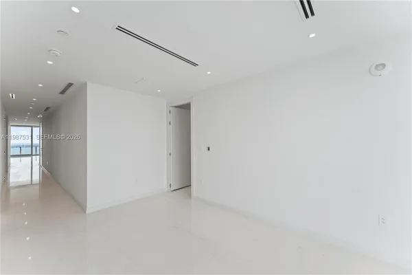 $25,000 | 300 Biscayne Blvd Way, Unit 5003, Miami, FL 33131