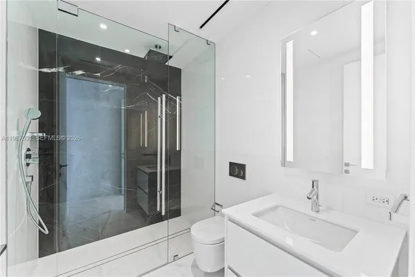 $25,000 | 300 Biscayne Blvd Way, Unit 5003, Miami, FL 33131