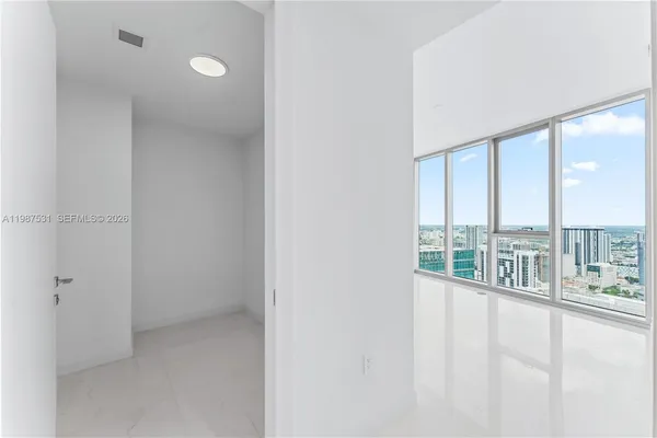 $25,000 | 300 Biscayne Blvd Way, Unit 5003, Miami, FL 33131