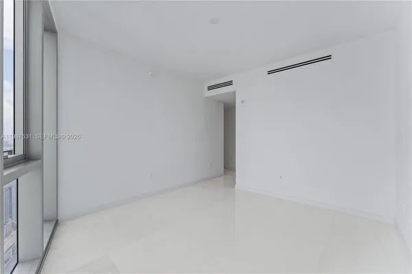 $25,000 | 300 Biscayne Blvd Way, Unit 5003, Miami, FL 33131