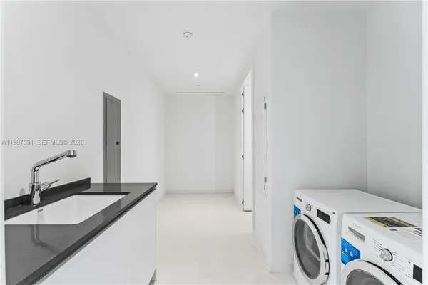 $25,000 | 300 Biscayne Blvd Way, Unit 5003, Miami, FL 33131