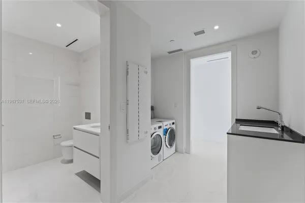 $25,000 | 300 Biscayne Blvd Way, Unit 5003, Miami, FL 33131