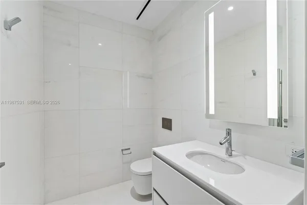 $25,000 | 300 Biscayne Blvd Way, Unit 5003, Miami, FL 33131