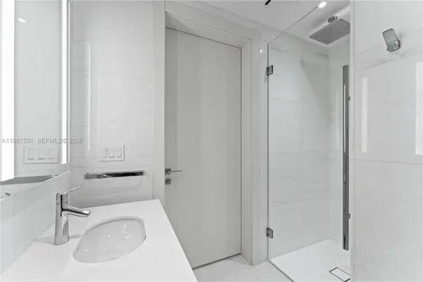 $25,000 | 300 Biscayne Blvd Way, Unit 5003, Miami, FL 33131