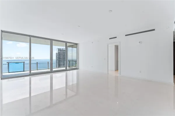 $25,000 | 300 Biscayne Blvd Way, Unit 5003, Miami, FL 33131