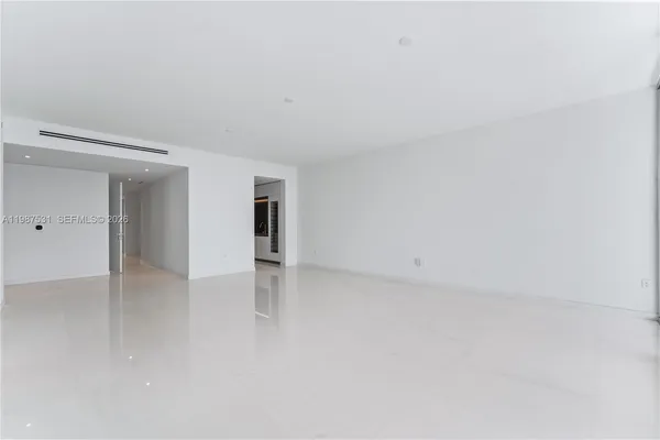 $25,000 | 300 Biscayne Blvd Way, Unit 5003, Miami, FL 33131