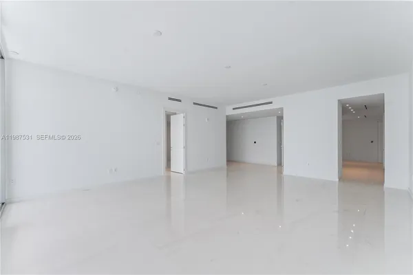 $25,000 | 300 Biscayne Blvd Way, Unit 5003, Miami, FL 33131