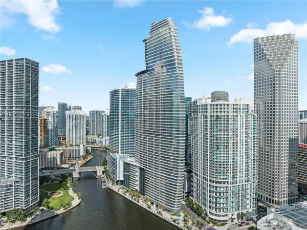 $25,000 | 300 Biscayne Blvd Way, Unit 5003, Miami, FL 33131